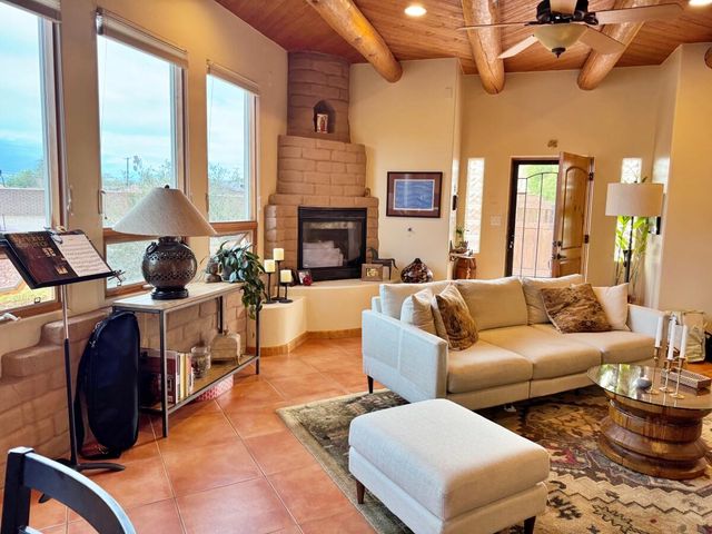 1813 Calle Barbarita NW, Albuquerque, NM 87107