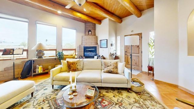 1813 Calle Barbarita NW, Albuquerque, NM 87107
