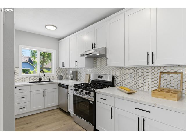 6302 N KERBY Ave, Portland, OR 97217