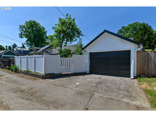 6302 N KERBY Ave, Portland, OR 97217