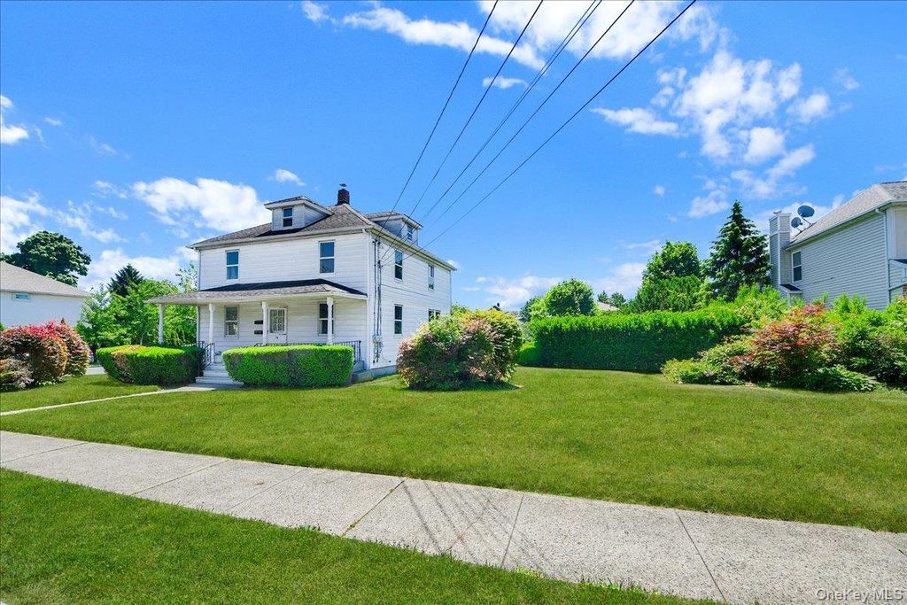 78 Maple Street, Roslyn Heights, NY 11577 — photo 3