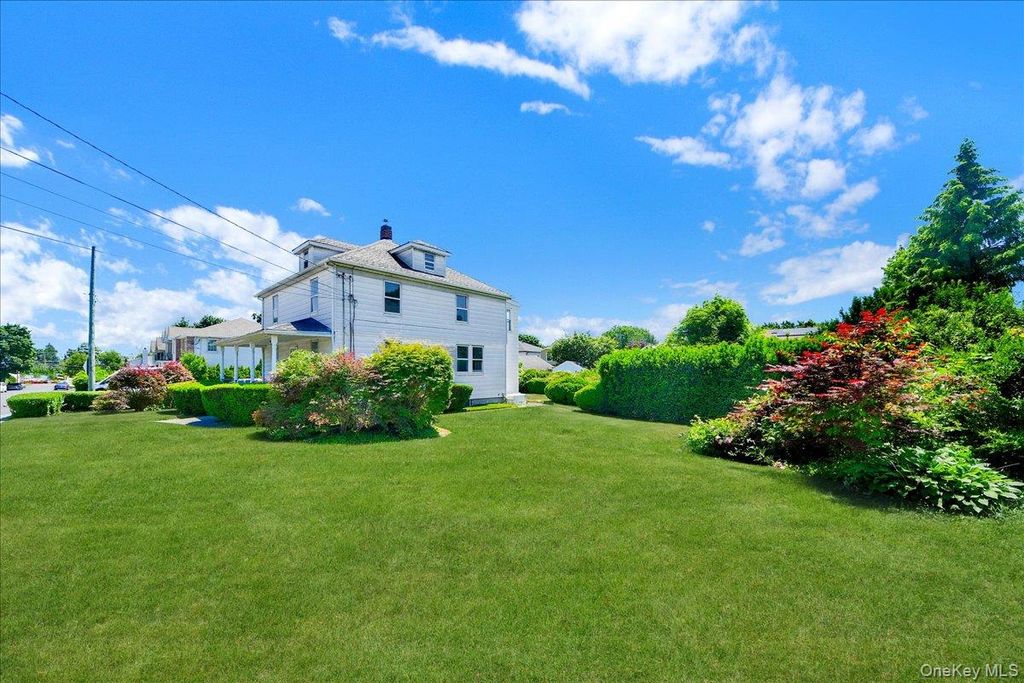 78 Maple Street, Roslyn Heights, NY 11577 — photo 4