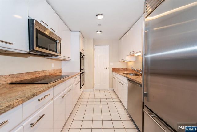 900 Palisade 18N, Fort Lee, NJ 07024