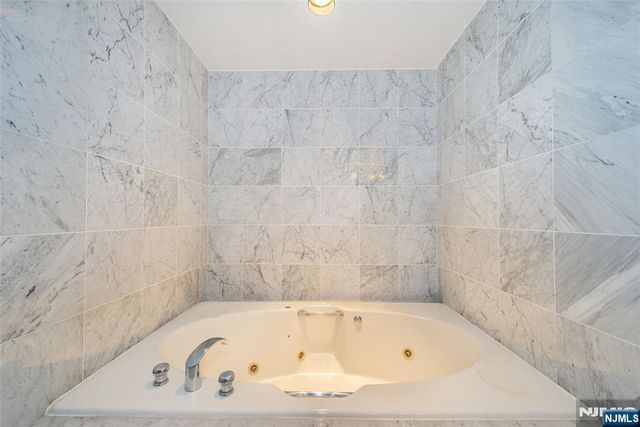 900 Palisade 18N, Fort Lee, NJ 07024