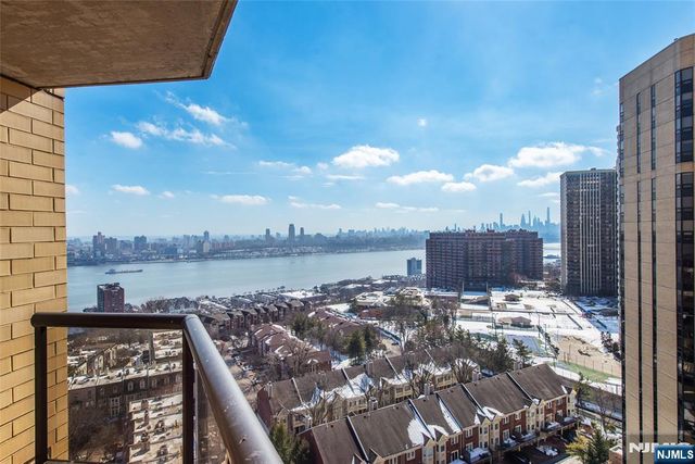 900 Palisade 18N, Fort Lee, NJ 07024