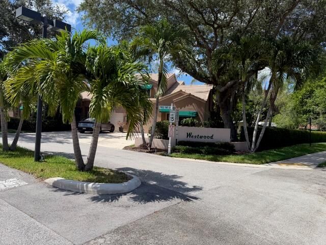 1622 Cypress Pointe Drive 4-11, Coral Springs, FL 33071