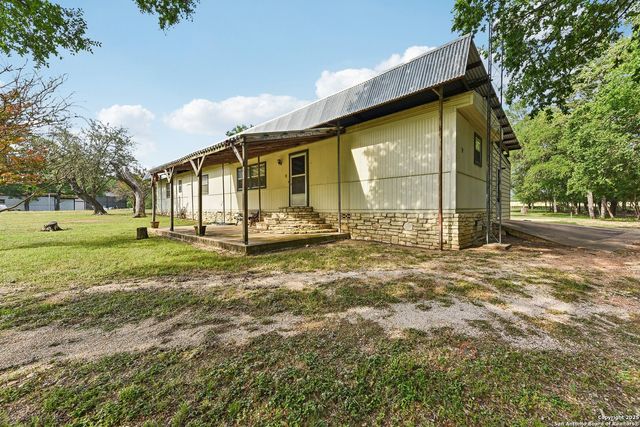 466 Chaparral, Fredericksburg, TX 78624