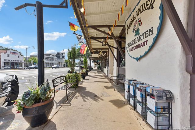 466 Chaparral, Fredericksburg, TX 78624