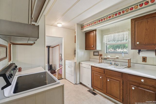 466 Chaparral, Fredericksburg, TX 78624