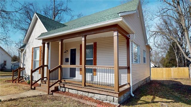 526-528 W Austin Boulevard, Nevada, MO 64772