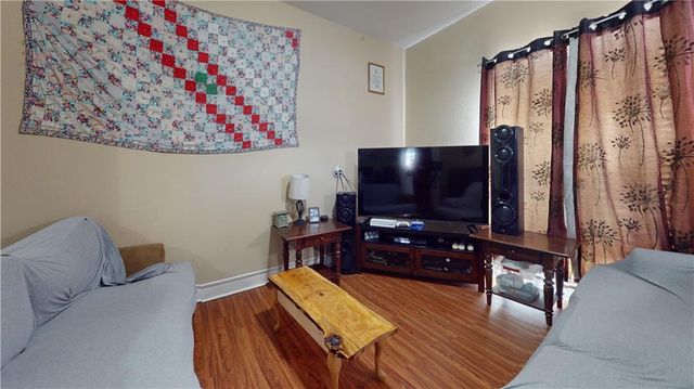 526-528 W Austin Boulevard, Nevada, MO 64772