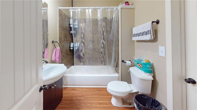 526-528 W Austin Boulevard, Nevada, MO 64772