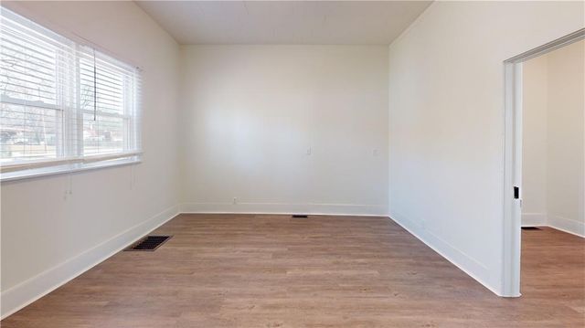 526-528 W Austin Boulevard, Nevada, MO 64772