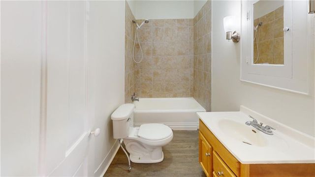 526-528 W Austin Boulevard, Nevada, MO 64772