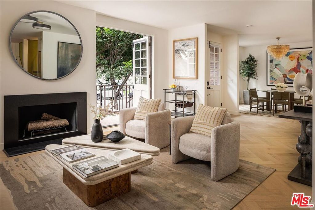 Image 1 of property listing at 1140 Chelsea Avenue A, Santa Monica, CA 90403
