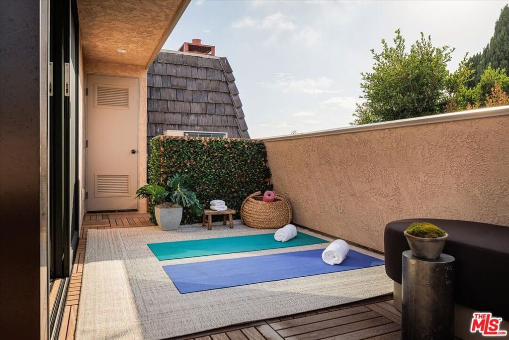 Image 38 of property listing at 1140 Chelsea Avenue A, Santa Monica, CA 90403