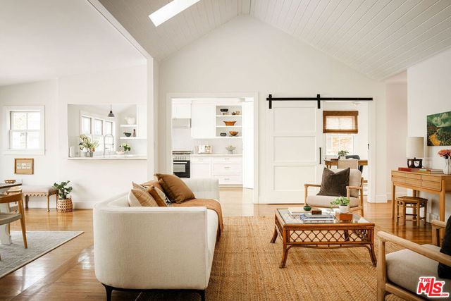 3206 Purdue Avenue, Los Angeles, CA 90066