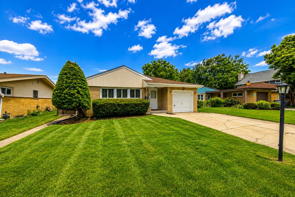 408 S Albert Street, Mount Prospect, IL 60056