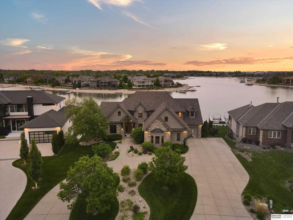 612 S 249th Circle, Waterloo, NE 68069