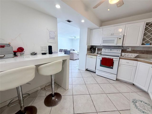 2750 NE 183rd St PH10, Aventura, FL 33160