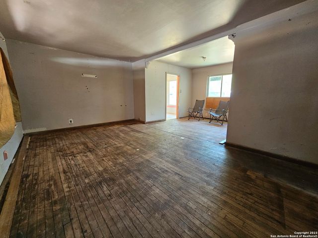 255 Gazel Dr, San Antonio, TX 78213