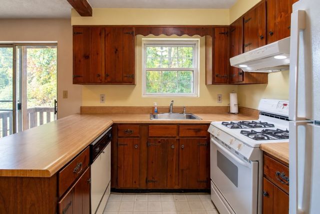 33 Sherburne Ave 3, Tyngsborough, MA 01879