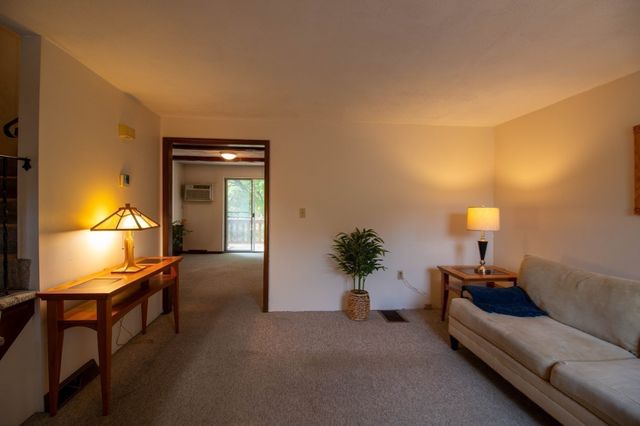 33 Sherburne Ave 3, Tyngsborough, MA 01879