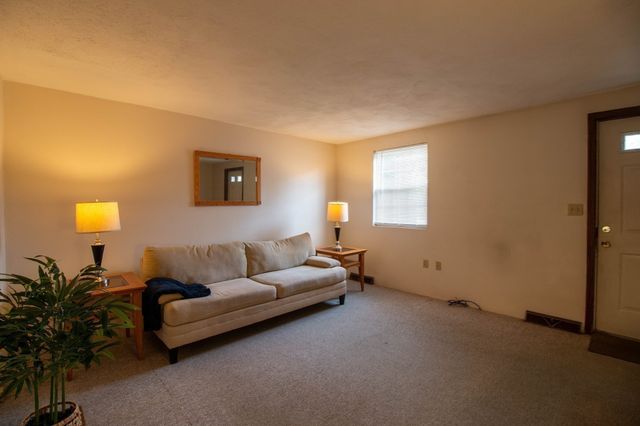 33 Sherburne Ave 3, Tyngsborough, MA 01879
