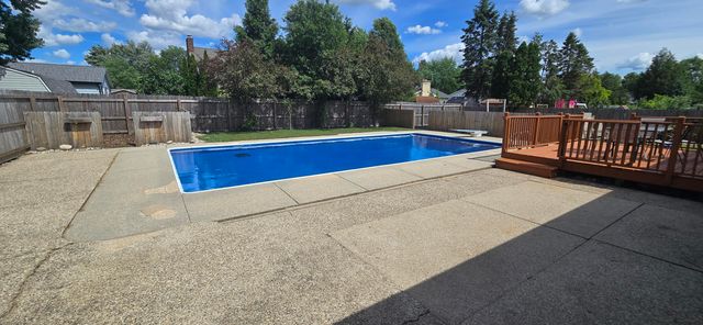 8114 Mellowwood Drive, Jenison, MI 49428