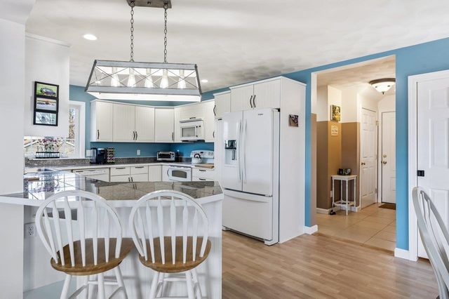 28 Lake Road, Epsom, NH 03234