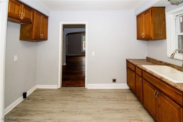 915 Clarence Road, Cleveland Heights, OH 44121