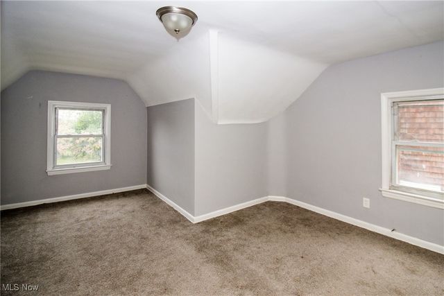 915 Clarence Road, Cleveland Heights, OH 44121