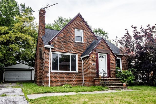 915 Clarence Road, Cleveland Heights, OH 44121