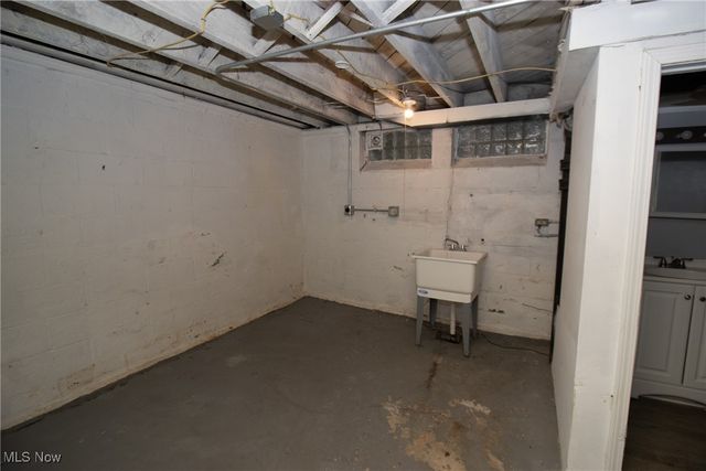 915 Clarence Road, Cleveland Heights, OH 44121