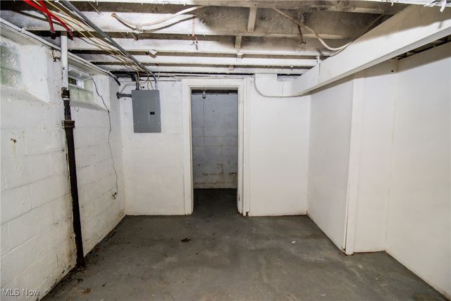 915 Clarence Road, Cleveland Heights, OH 44121