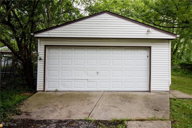 915 Clarence Road, Cleveland Heights, OH 44121