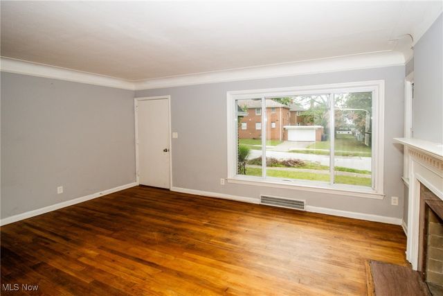 915 Clarence Road, Cleveland Heights, OH 44121