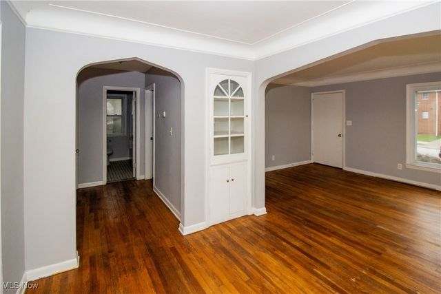 915 Clarence Road, Cleveland Heights, OH 44121