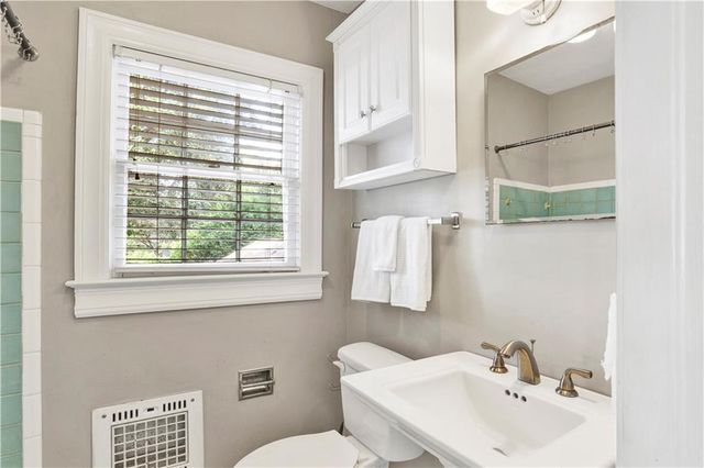 8 Elizabeth Place, Mobile, AL 36606