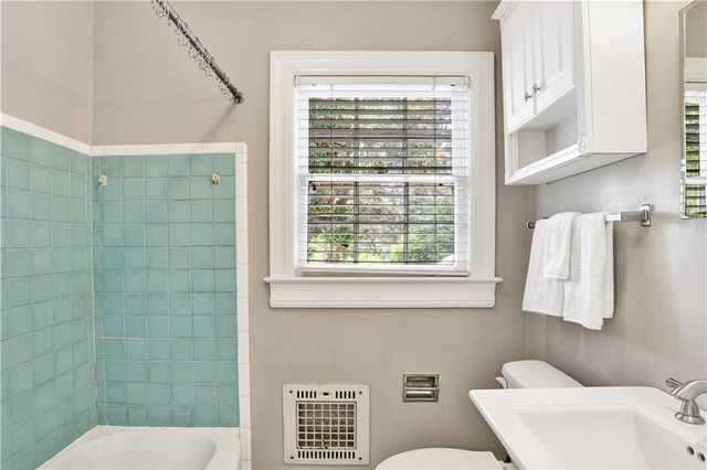 8 Elizabeth Place, Mobile, AL 36606