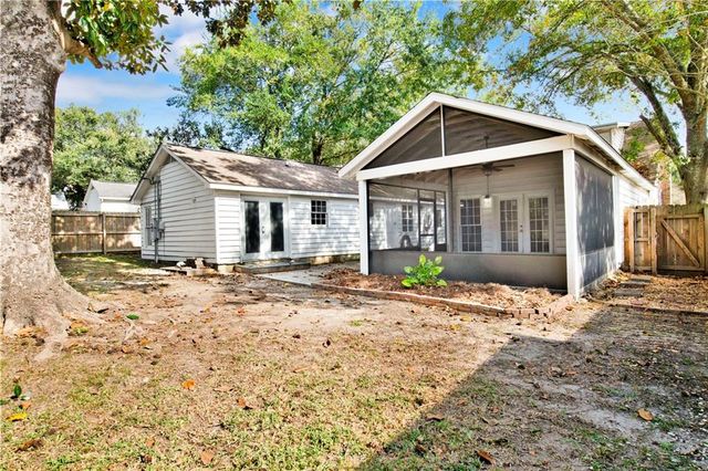8 Elizabeth Place, Mobile, AL 36606