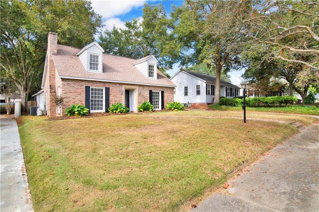 8 Elizabeth Place, Mobile, AL 36606