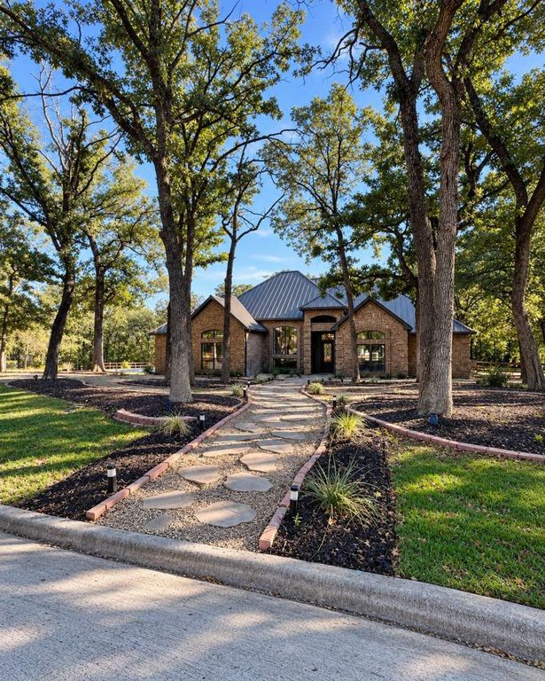 517 Primrose Court, Argyle, TX 76226 — exterior