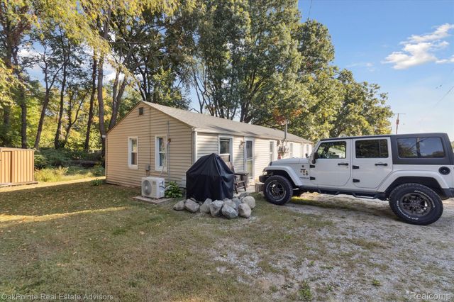 11429 Frey Court, Brighton, MI 48116