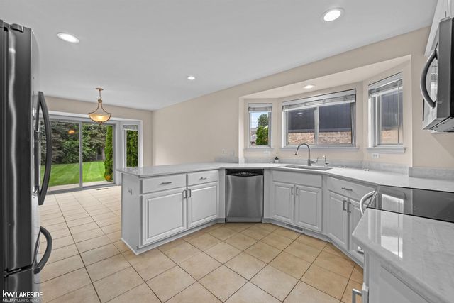51389 Midland Circle, Macomb, MI 48042