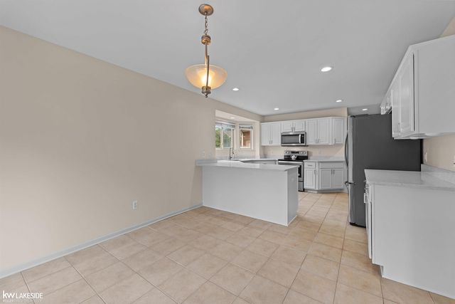 51389 Midland Circle, Macomb, MI 48042