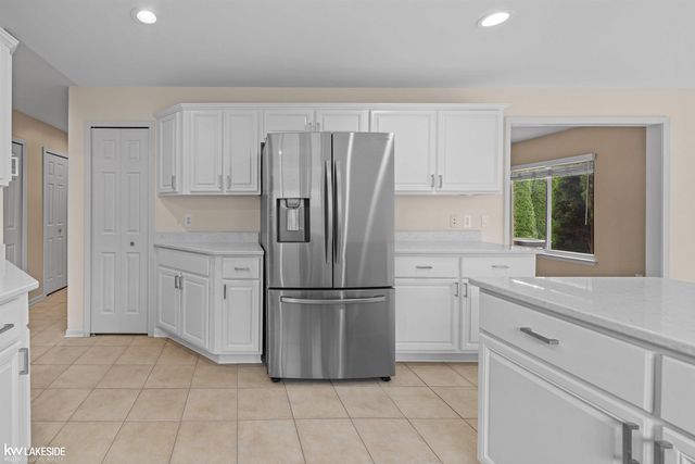 51389 Midland Circle, Macomb, MI 48042