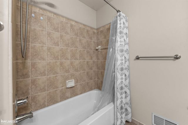 51389 Midland Circle, Macomb, MI 48042