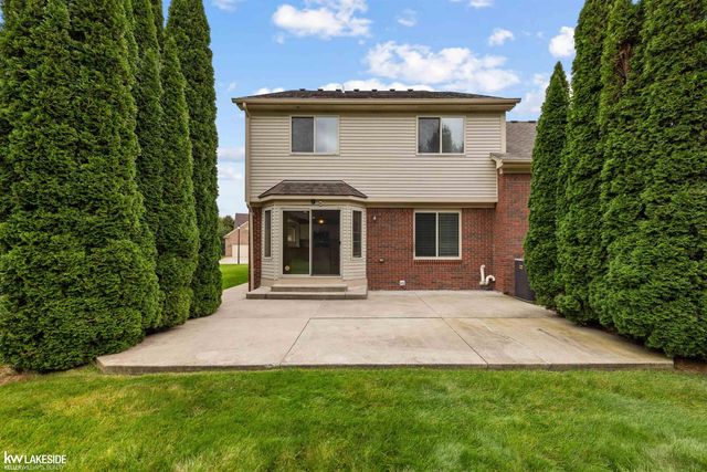 51389 Midland Circle, Macomb, MI 48042