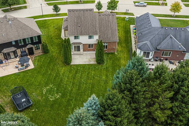 51389 Midland Circle, Macomb, MI 48042